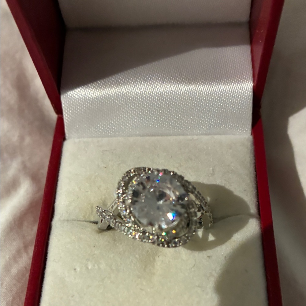 Dazzling Silver Halo Ring with Sparkling Stones